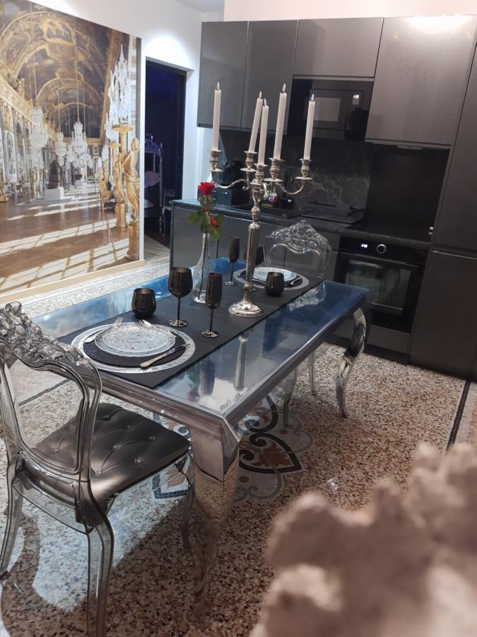 Nuit Romantique - Jacuzzi - Beziers - Romance Royale Exterior foto