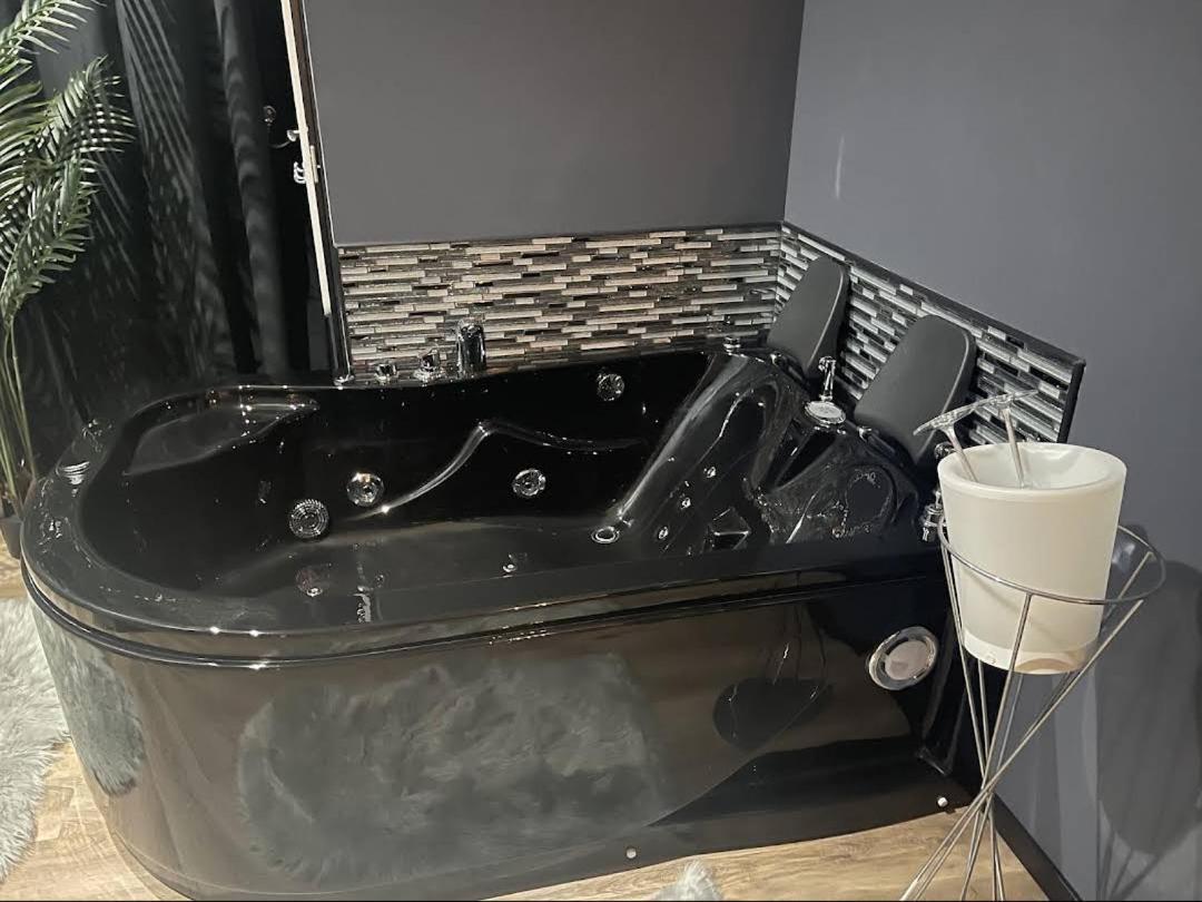 Nuit Romantique - Jacuzzi - Beziers - Romance Royale Exterior foto